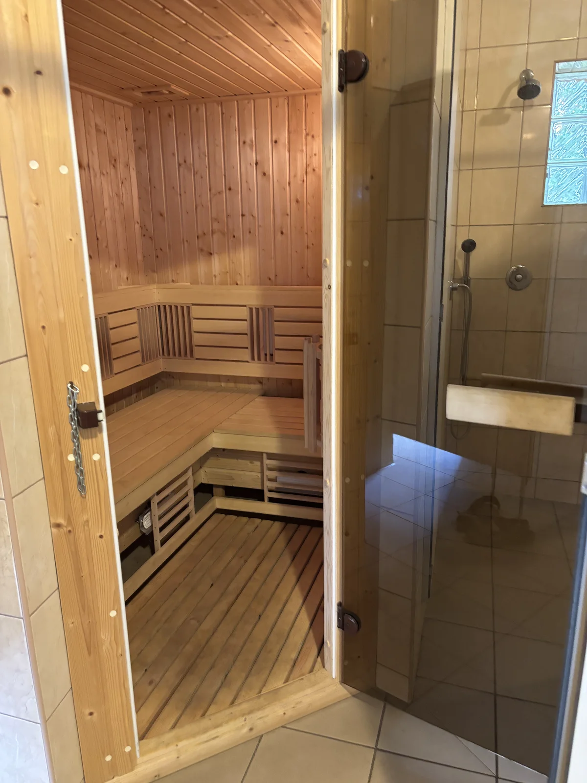 /assets/sanitariaty/Sauna_Agroska_4.webp